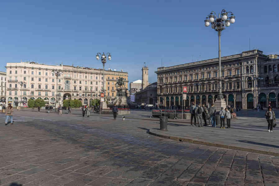 Italia - Milán 031 - plaza del Duomo.jpg